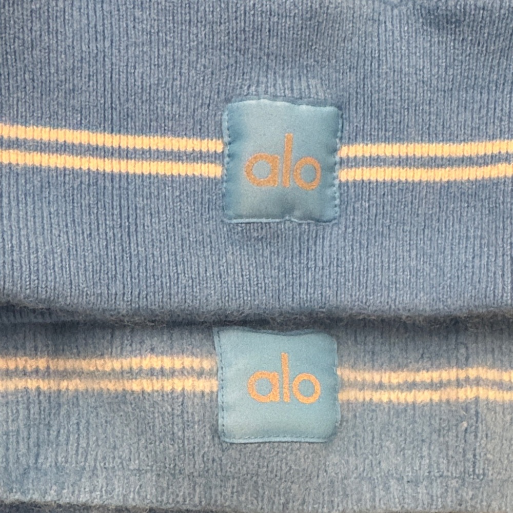 ALO Yoga Blue Cashmere Set with white stripes - Picture 2 of 6